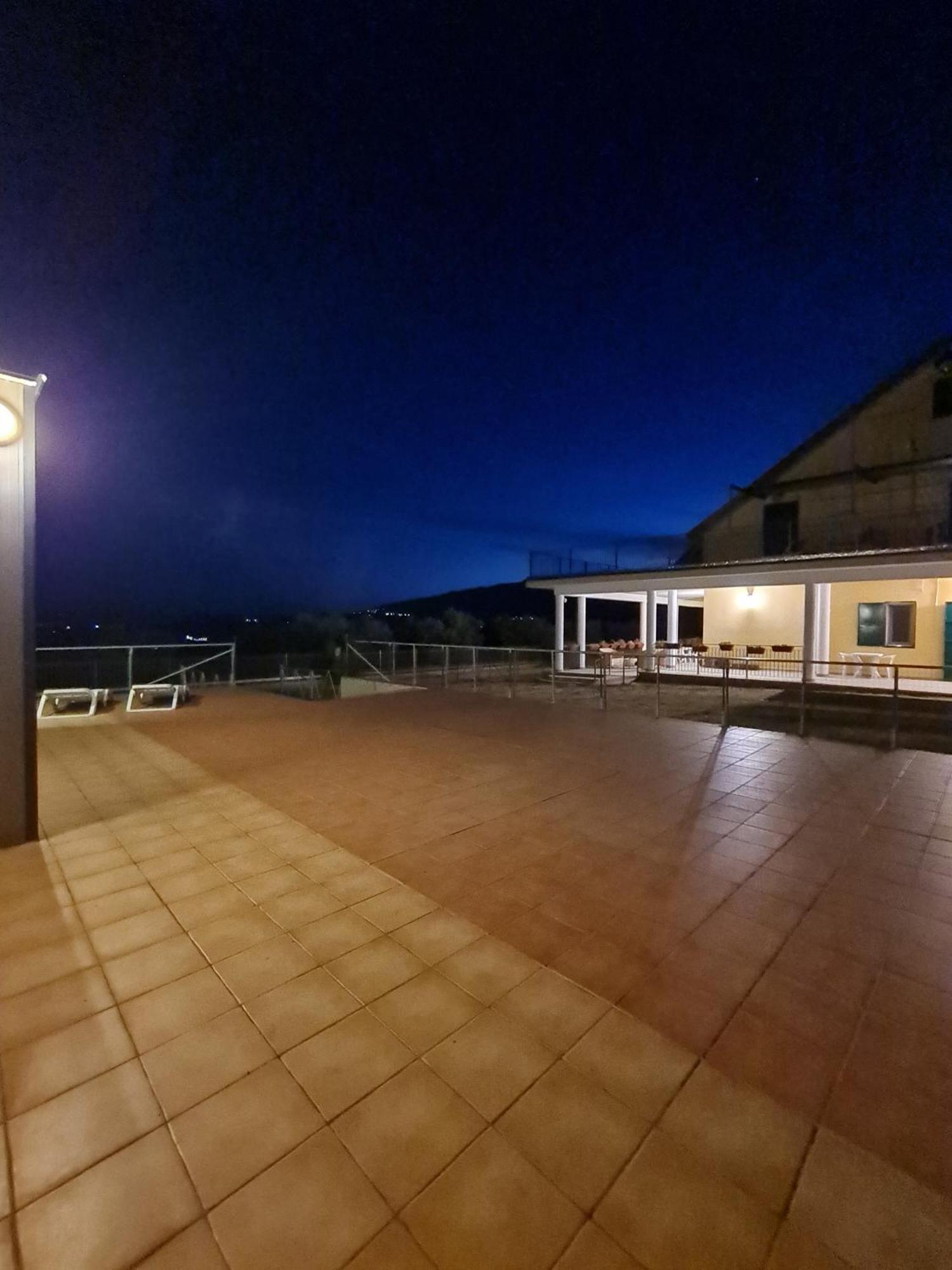 B&B La Petrosa Frascineto Buitenkant foto